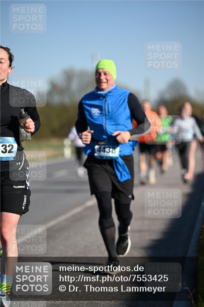 06.04.2025 - 44. Internationalen Wilhelmsburger Insellauf Dr. Thomas Lammeyer http://msf.ph/oto/7553425 06.04.2025 09:27:48 Laufen 32, 4438 meine-sportfotos.de