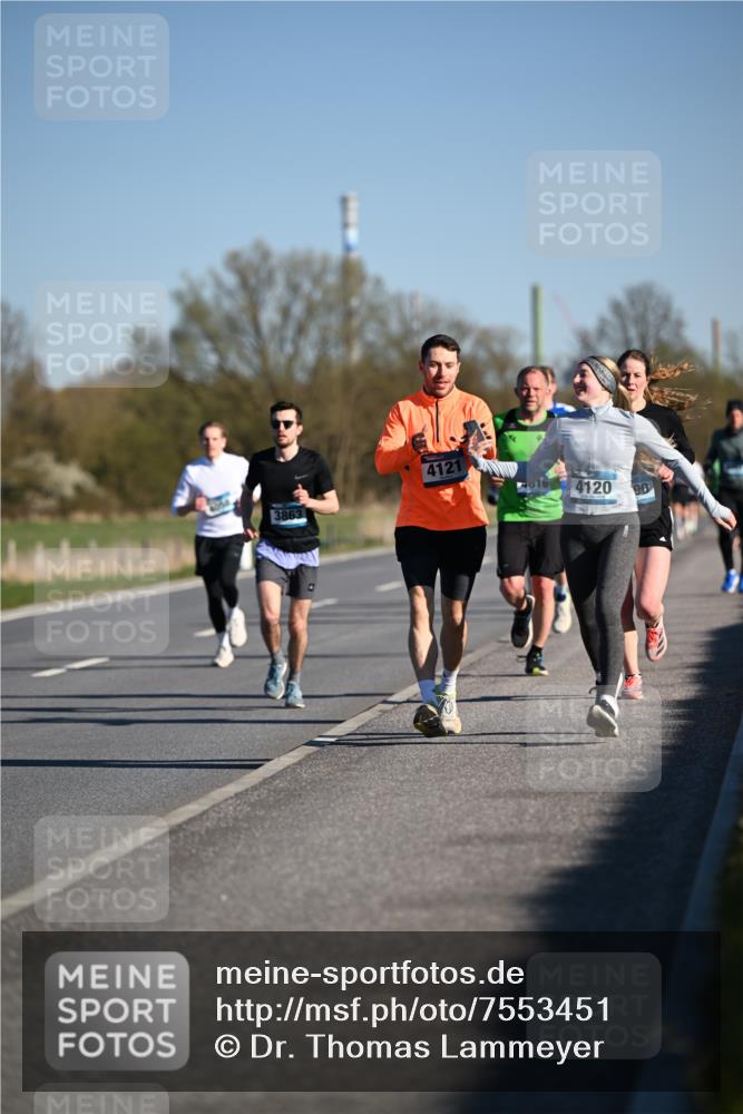 06.04.2025 - 44. Internationalen Wilhelmsburger Insellauf Dr. Thomas Lammeyer http://msf.ph/oto/7553451 06.04.2025 09:27:50 Laufen 3863, 4121, 016, 4120 meine-sportfotos.de