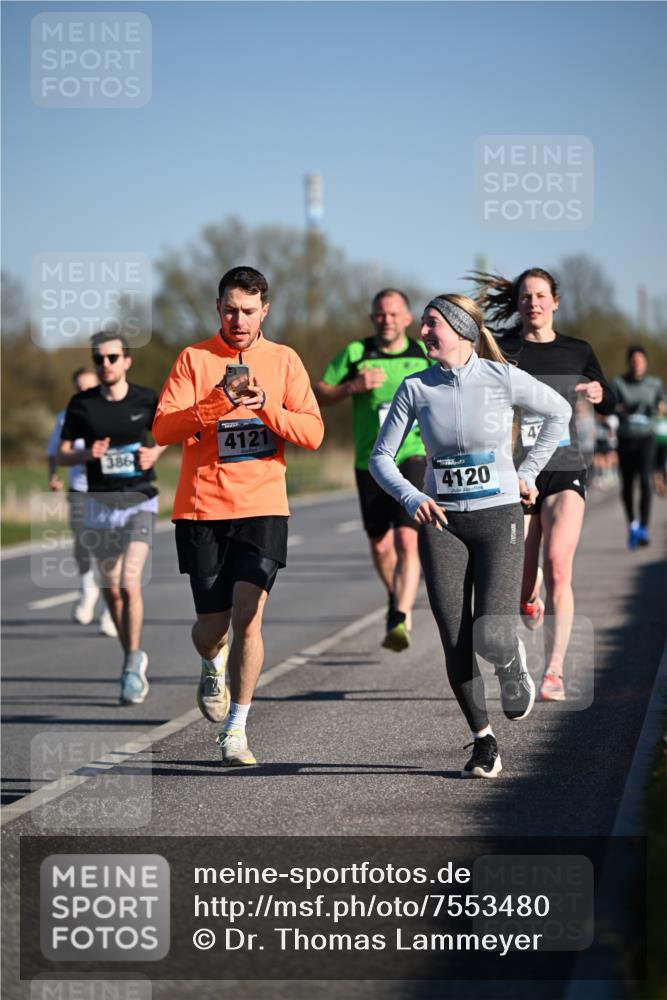 06.04.2025 - 44. Internationalen Wilhelmsburger Insellauf Dr. Thomas Lammeyer http://msf.ph/oto/7553480 06.04.2025 09:27:52 Laufen 386, 4121, 4120, 42 meine-sportfotos.de