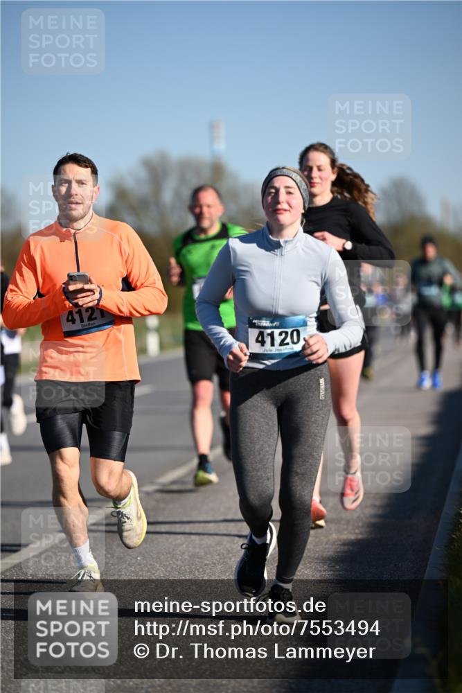 06.04.2025 - 44. Internationalen Wilhelmsburger Insellauf Dr. Thomas Lammeyer http://msf.ph/oto/7553494 06.04.2025 09:27:53 Laufen 4121, 4120 meine-sportfotos.de