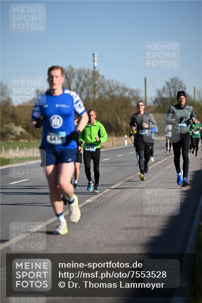 06.04.2025 - 44. Internationalen Wilhelmsburger Insellauf Dr. Thomas Lammeyer http://msf.ph/oto/7553528 06.04.2025 09:27:56 Laufen 447, 4412, 4067, 401 meine-sportfotos.de