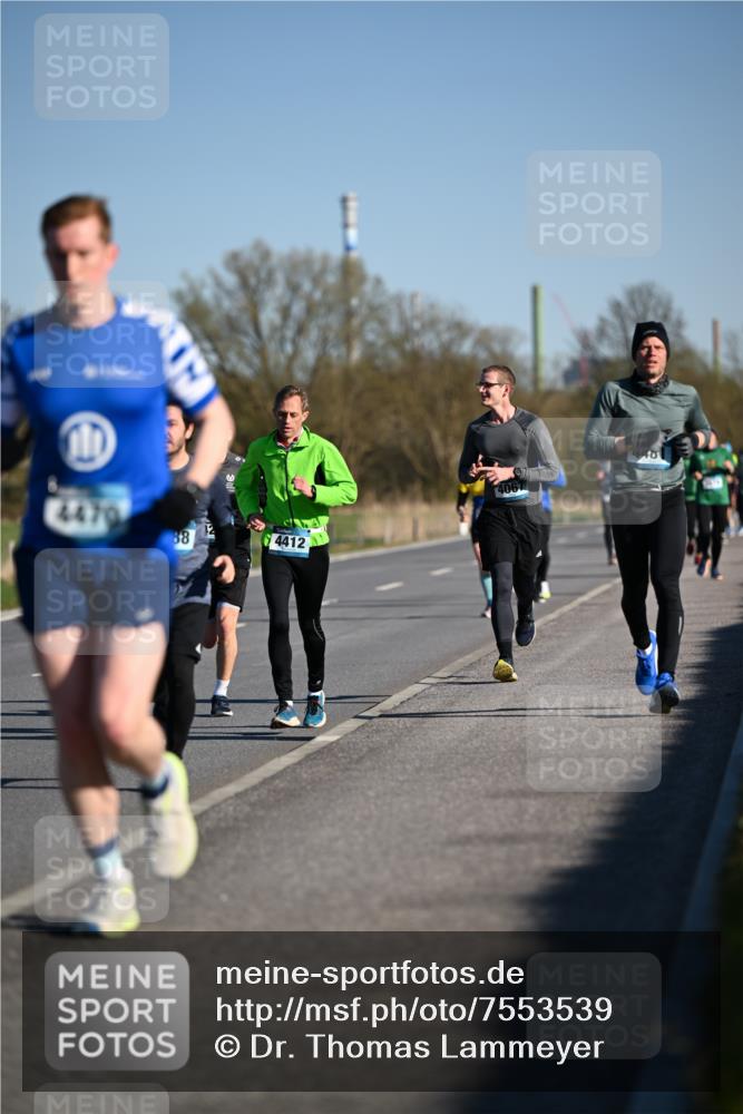 06.04.2025 - 44. Internationalen Wilhelmsburger Insellauf Dr. Thomas Lammeyer http://msf.ph/oto/7553539 06.04.2025 09:27:57 Laufen 4470, 88, 12, 4412, 4067, 48 meine-sportfotos.de
