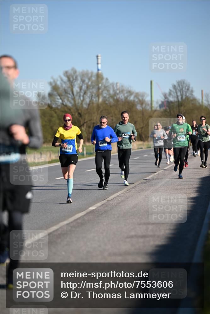 06.04.2025 - 44. Internationalen Wilhelmsburger Insellauf Dr. Thomas Lammeyer http://msf.ph/oto/7553606 06.04.2025 09:28:02 Laufen 4396, 4578, 4458, 3574 meine-sportfotos.de