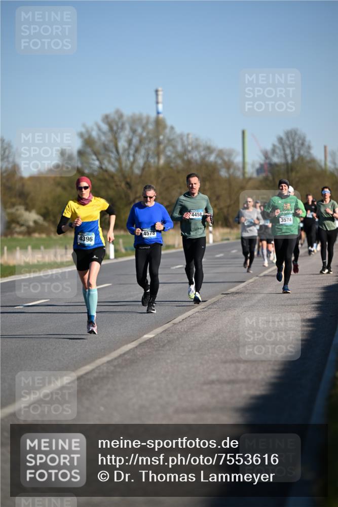 06.04.2025 - 44. Internationalen Wilhelmsburger Insellauf Dr. Thomas Lammeyer http://msf.ph/oto/7553616 06.04.2025 09:28:03 Laufen 4396, 4578, 4458, 3574 meine-sportfotos.de