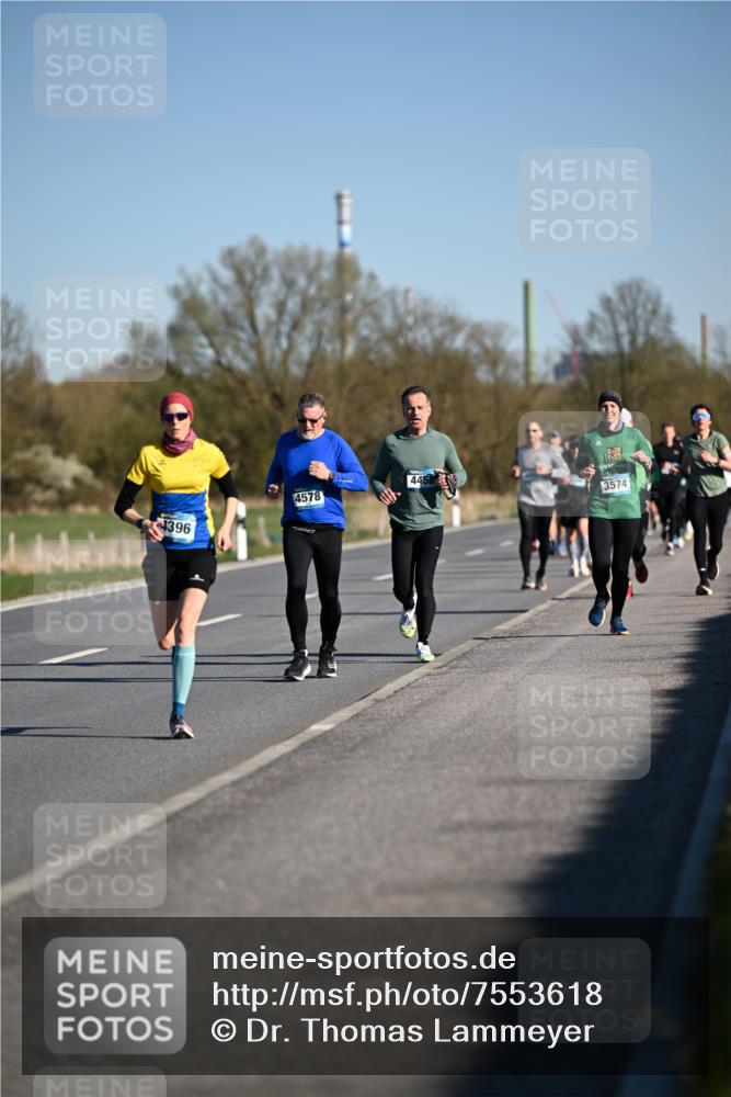06.04.2025 - 44. Internationalen Wilhelmsburger Insellauf Dr. Thomas Lammeyer http://msf.ph/oto/7553618 06.04.2025 09:28:03 Laufen 4396, 4578, 4458, 3574 meine-sportfotos.de