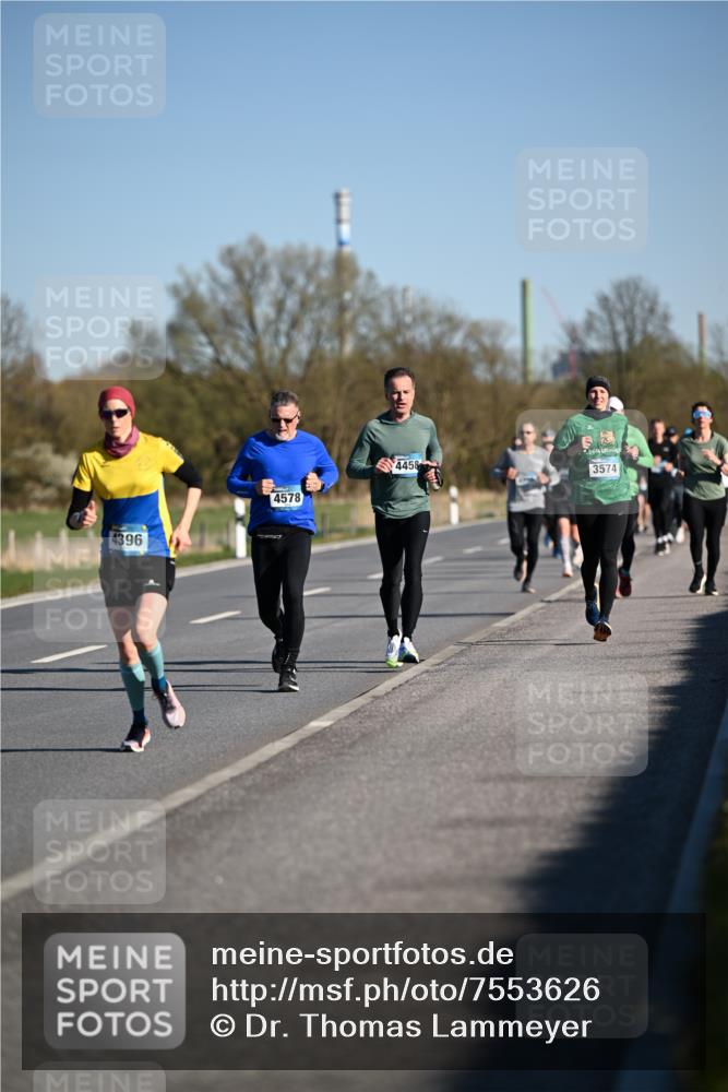 06.04.2025 - 44. Internationalen Wilhelmsburger Insellauf Dr. Thomas Lammeyer http://msf.ph/oto/7553626 06.04.2025 09:28:04 Laufen 4396, 4578, 4458, 3574 meine-sportfotos.de