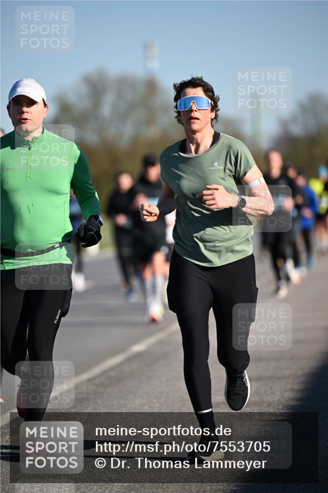 06.04.2025 - 44. Internationalen Wilhelmsburger Insellauf Dr. Thomas Lammeyer http://msf.ph/oto/7553705 06.04.2025 09:28:13 Laufen  meine-sportfotos.de