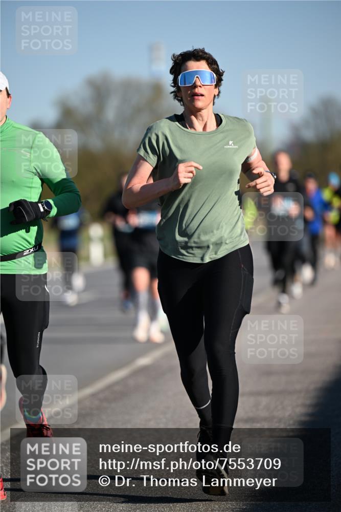 06.04.2025 - 44. Internationalen Wilhelmsburger Insellauf Dr. Thomas Lammeyer http://msf.ph/oto/7553709 06.04.2025 09:28:13 Laufen  meine-sportfotos.de