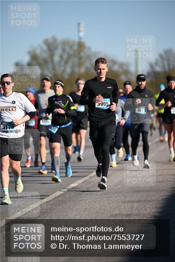 06.04.2025 - 44. Internationalen Wilhelmsburger Insellauf Dr. Thomas Lammeyer http://msf.ph/oto/7553727 06.04.2025 09:28:17 Laufen 3995, 3178, 3617 meine-sportfotos.de