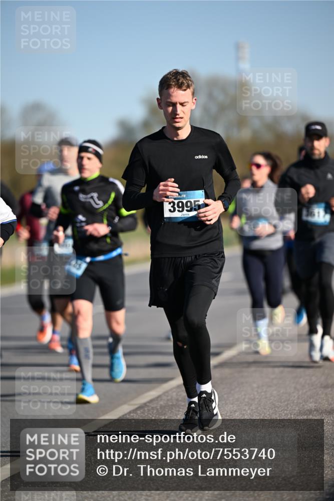 06.04.2025 - 44. Internationalen Wilhelmsburger Insellauf Dr. Thomas Lammeyer http://msf.ph/oto/7553740 06.04.2025 09:28:19 Laufen 3995, 5617 meine-sportfotos.de