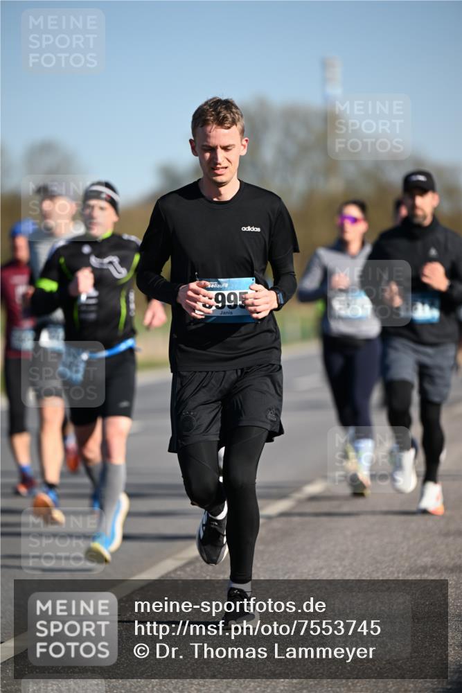 06.04.2025 - 44. Internationalen Wilhelmsburger Insellauf Dr. Thomas Lammeyer http://msf.ph/oto/7553745 06.04.2025 09:28:19 Laufen 9, 995 meine-sportfotos.de