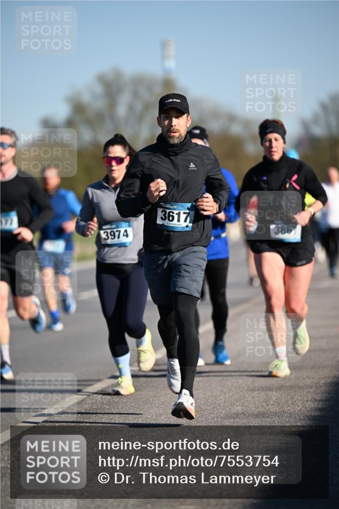 06.04.2025 - 44. Internationalen Wilhelmsburger Insellauf Dr. Thomas Lammeyer http://msf.ph/oto/7553754 06.04.2025 09:28:20 Laufen 3974, 3617, 8, 386 meine-sportfotos.de
