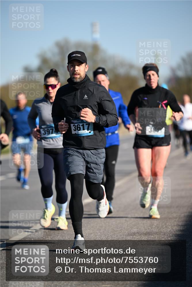 06.04.2025 - 44. Internationalen Wilhelmsburger Insellauf Dr. Thomas Lammeyer http://msf.ph/oto/7553760 06.04.2025 09:28:21 Laufen 397, 3617, 3801 meine-sportfotos.de