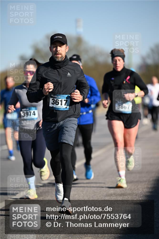06.04.2025 - 44. Internationalen Wilhelmsburger Insellauf Dr. Thomas Lammeyer http://msf.ph/oto/7553764 06.04.2025 09:28:21 Laufen 3974, 44, 3617, 3867 meine-sportfotos.de