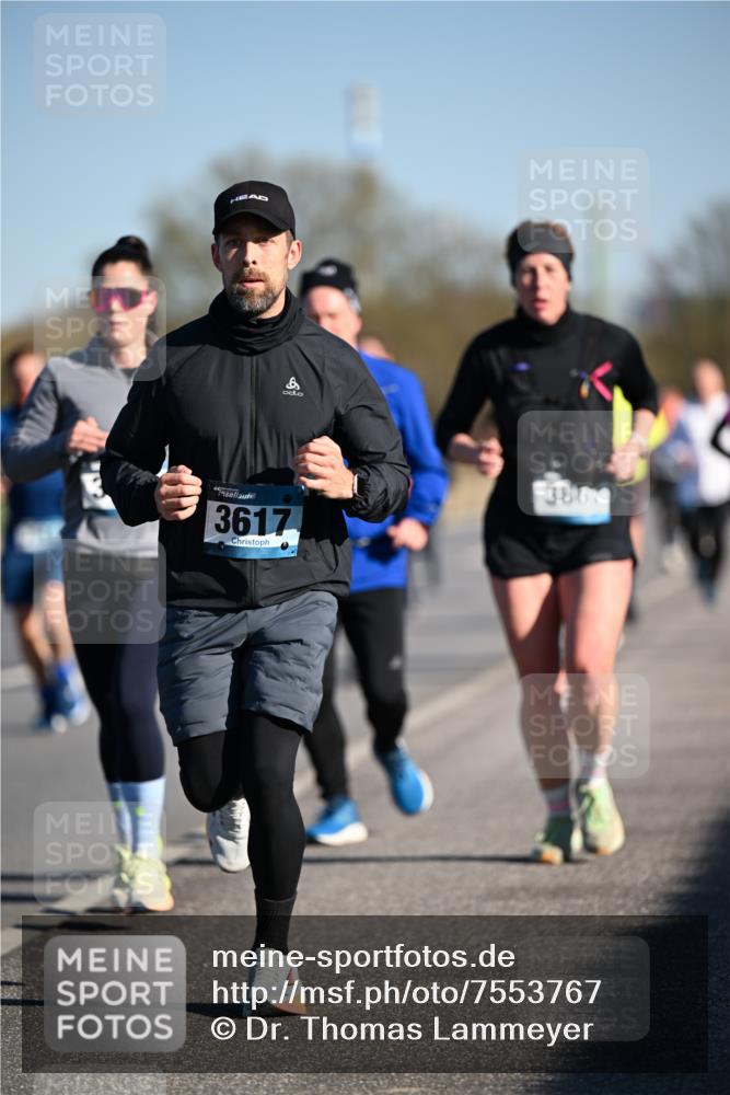 06.04.2025 - 44. Internationalen Wilhelmsburger Insellauf Dr. Thomas Lammeyer http://msf.ph/oto/7553767 06.04.2025 09:28:21 Laufen 3617, 3867 meine-sportfotos.de