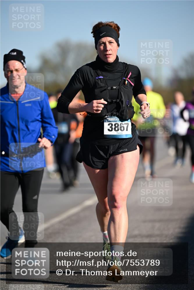 06.04.2025 - 44. Internationalen Wilhelmsburger Insellauf Dr. Thomas Lammeyer http://msf.ph/oto/7553789 06.04.2025 09:28:23 Laufen 3867 meine-sportfotos.de
