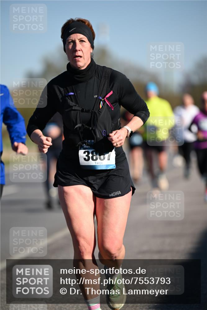 06.04.2025 - 44. Internationalen Wilhelmsburger Insellauf Dr. Thomas Lammeyer http://msf.ph/oto/7553793 06.04.2025 09:28:23 Laufen 3807 meine-sportfotos.de