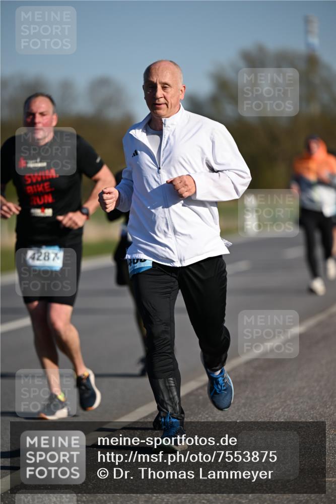 06.04.2025 - 44. Internationalen Wilhelmsburger Insellauf Dr. Thomas Lammeyer http://msf.ph/oto/7553875 06.04.2025 09:28:31 Laufen 4287 meine-sportfotos.de