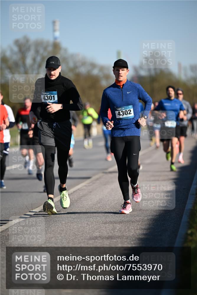 06.04.2025 - 44. Internationalen Wilhelmsburger Insellauf Dr. Thomas Lammeyer http://msf.ph/oto/7553970 06.04.2025 09:28:40 Laufen 4301, 4302 meine-sportfotos.de