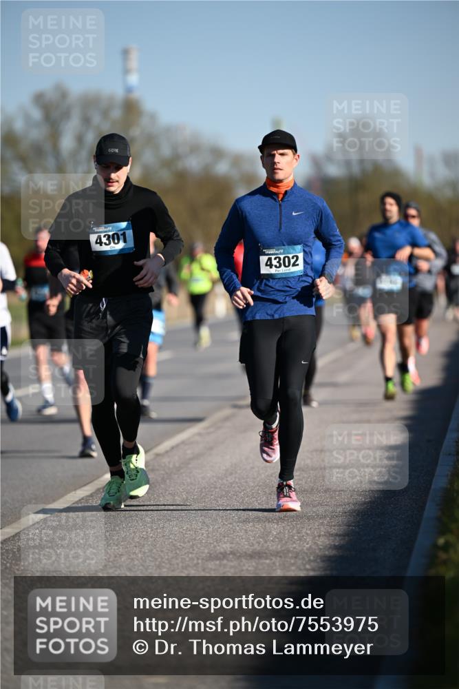 06.04.2025 - 44. Internationalen Wilhelmsburger Insellauf Dr. Thomas Lammeyer http://msf.ph/oto/7553975 06.04.2025 09:28:40 Laufen 2, 4301, 4302 meine-sportfotos.de
