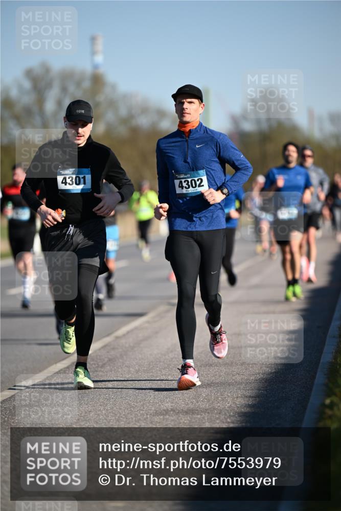 06.04.2025 - 44. Internationalen Wilhelmsburger Insellauf Dr. Thomas Lammeyer http://msf.ph/oto/7553979 06.04.2025 09:28:41 Laufen 4301, 4302 meine-sportfotos.de