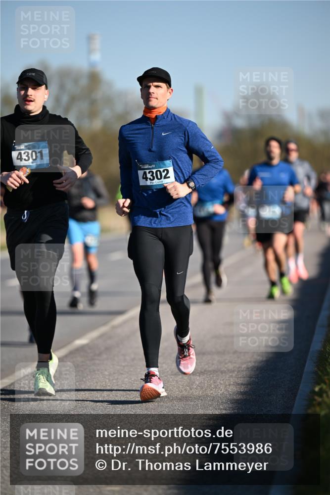 06.04.2025 - 44. Internationalen Wilhelmsburger Insellauf Dr. Thomas Lammeyer http://msf.ph/oto/7553986 06.04.2025 09:28:41 Laufen 4301, 4302 meine-sportfotos.de