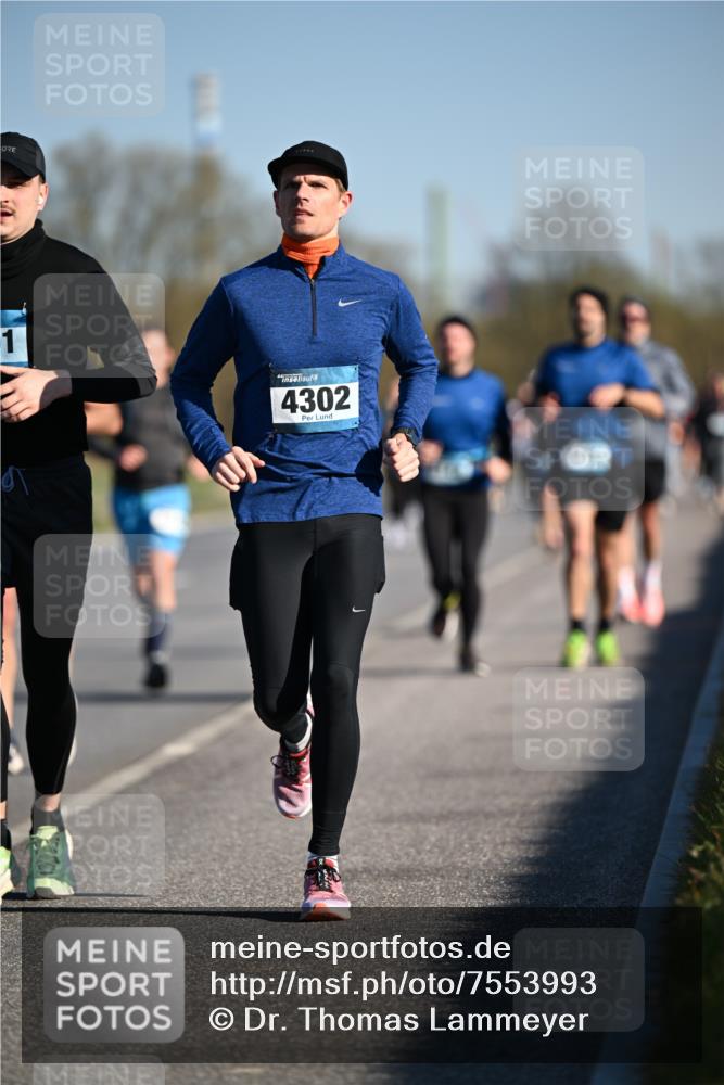 06.04.2025 - 44. Internationalen Wilhelmsburger Insellauf Dr. Thomas Lammeyer http://msf.ph/oto/7553993 06.04.2025 09:28:42 Laufen 4302 meine-sportfotos.de