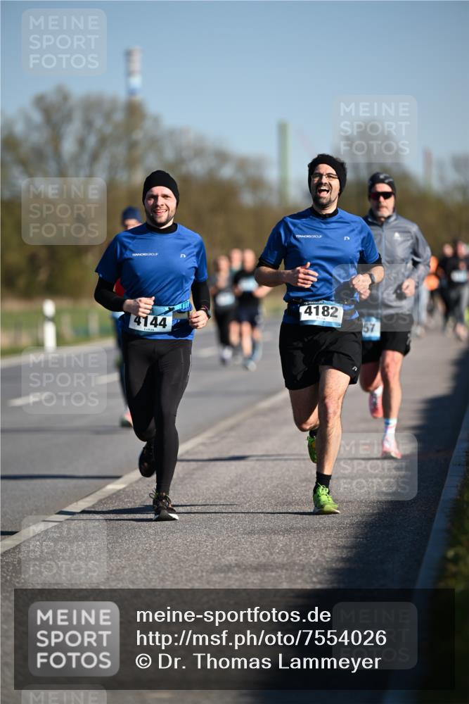 06.04.2025 - 44. Internationalen Wilhelmsburger Insellauf Dr. Thomas Lammeyer http://msf.ph/oto/7554026 06.04.2025 09:28:44 Laufen 4144, 4182 meine-sportfotos.de