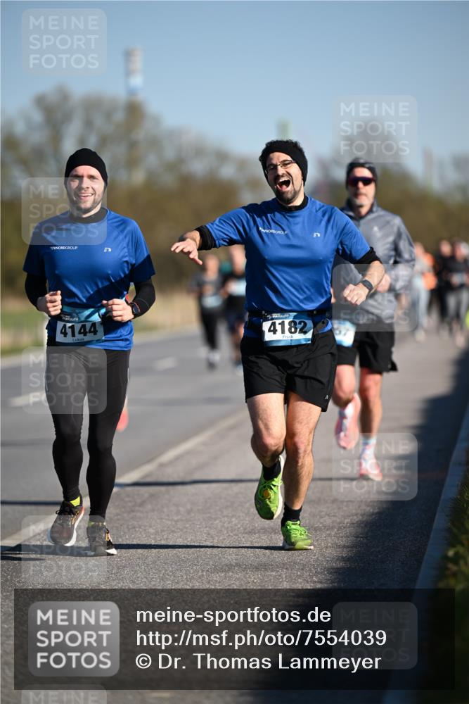 06.04.2025 - 44. Internationalen Wilhelmsburger Insellauf Dr. Thomas Lammeyer http://msf.ph/oto/7554039 06.04.2025 09:28:45 Laufen 4144, 4182 meine-sportfotos.de