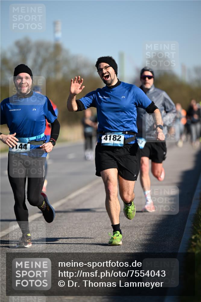 06.04.2025 - 44. Internationalen Wilhelmsburger Insellauf Dr. Thomas Lammeyer http://msf.ph/oto/7554043 06.04.2025 09:28:45 Laufen 144, 4182 meine-sportfotos.de