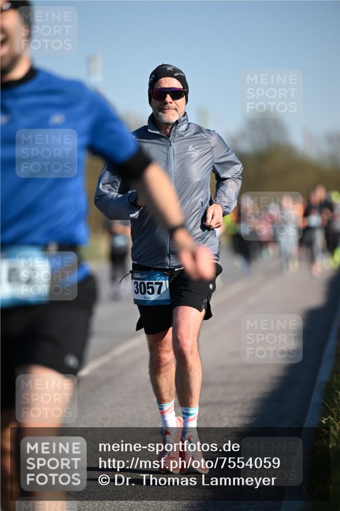 06.04.2025 - 44. Internationalen Wilhelmsburger Insellauf Dr. Thomas Lammeyer http://msf.ph/oto/7554059 06.04.2025 09:28:48 Laufen 112, 3057, 6 meine-sportfotos.de