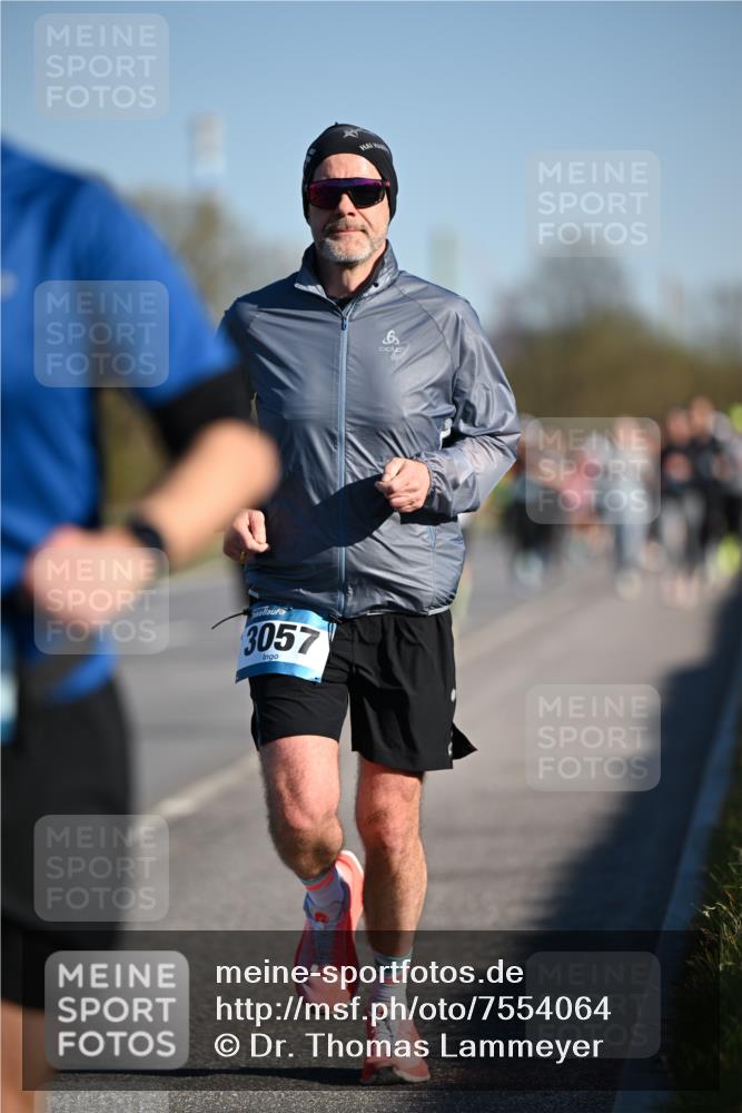 06.04.2025 - 44. Internationalen Wilhelmsburger Insellauf Dr. Thomas Lammeyer http://msf.ph/oto/7554064 06.04.2025 09:28:48 Laufen 3057 meine-sportfotos.de