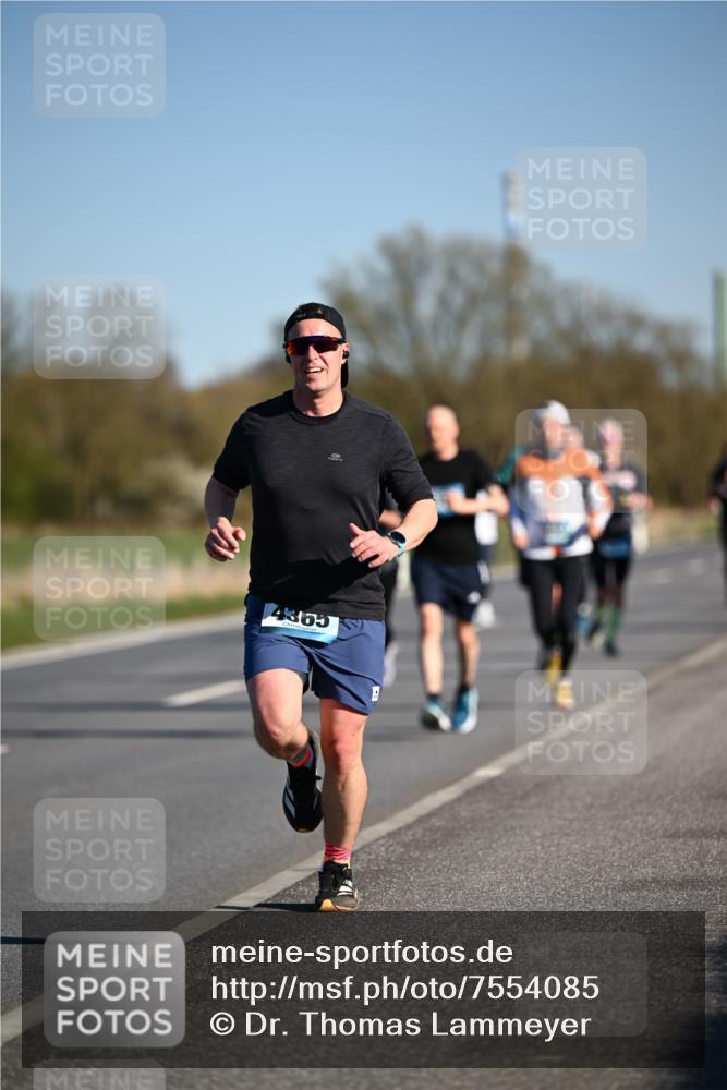06.04.2025 - 44. Internationalen Wilhelmsburger Insellauf Dr. Thomas Lammeyer http://msf.ph/oto/7554085 06.04.2025 09:28:53 Laufen 4365 meine-sportfotos.de