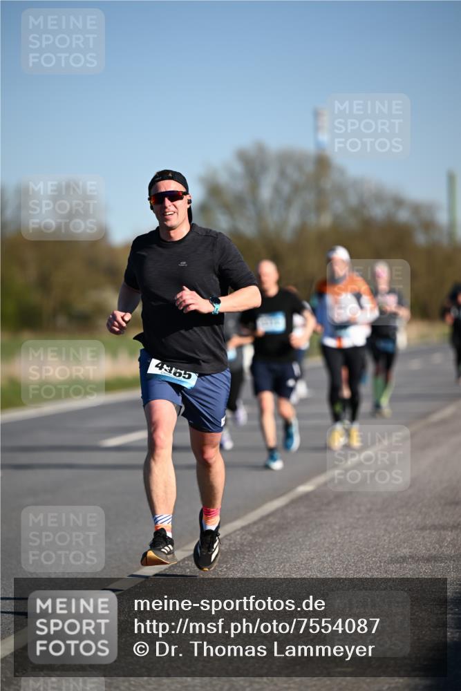 06.04.2025 - 44. Internationalen Wilhelmsburger Insellauf Dr. Thomas Lammeyer http://msf.ph/oto/7554087 06.04.2025 09:28:53 Laufen 4365 meine-sportfotos.de