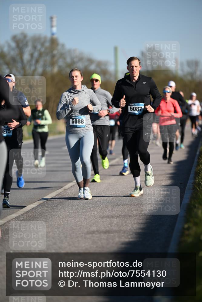 06.04.2025 - 44. Internationalen Wilhelmsburger Insellauf Dr. Thomas Lammeyer http://msf.ph/oto/7554130 06.04.2025 09:29:02 Laufen 375, 5088, 5087, 7 meine-sportfotos.de