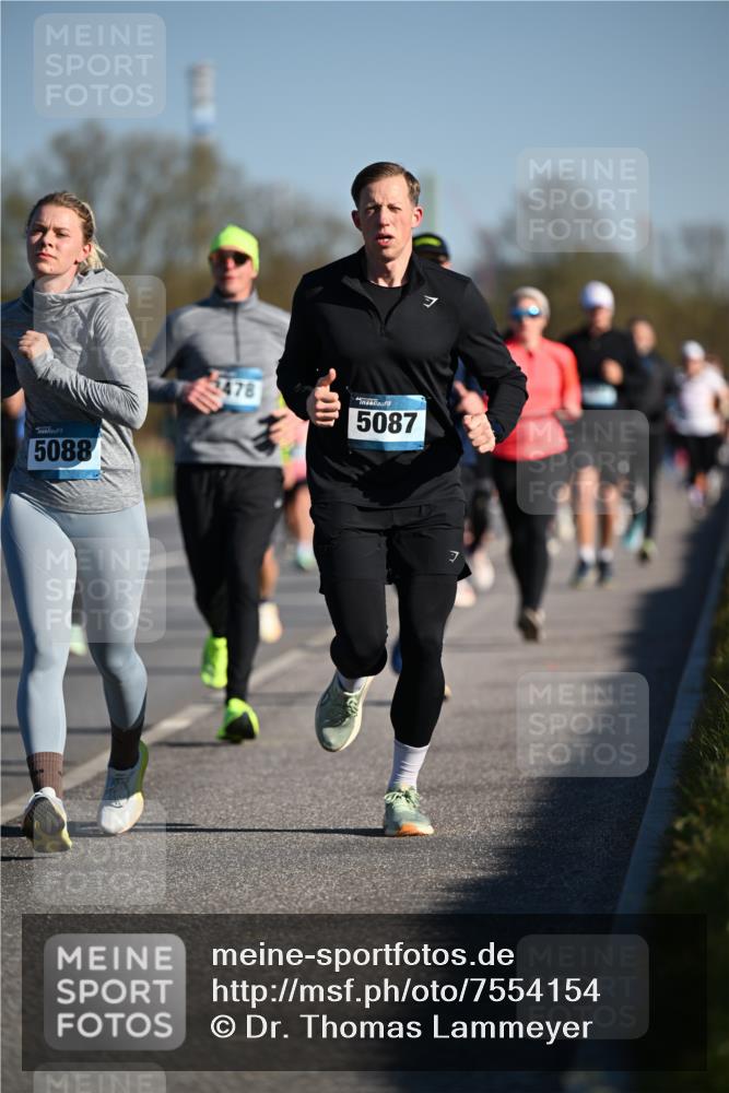 06.04.2025 - 44. Internationalen Wilhelmsburger Insellauf Dr. Thomas Lammeyer http://msf.ph/oto/7554154 06.04.2025 09:29:04 Laufen 5088, 2478, 5087, 7 meine-sportfotos.de