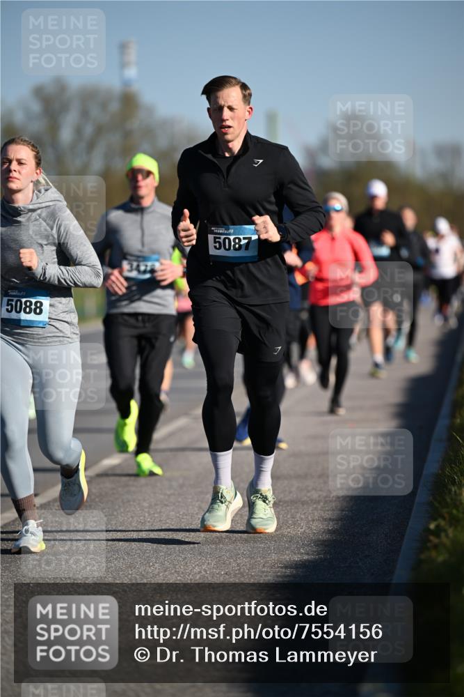 06.04.2025 - 44. Internationalen Wilhelmsburger Insellauf Dr. Thomas Lammeyer http://msf.ph/oto/7554156 06.04.2025 09:29:04 Laufen 5088, 347, 5087, 1 meine-sportfotos.de
