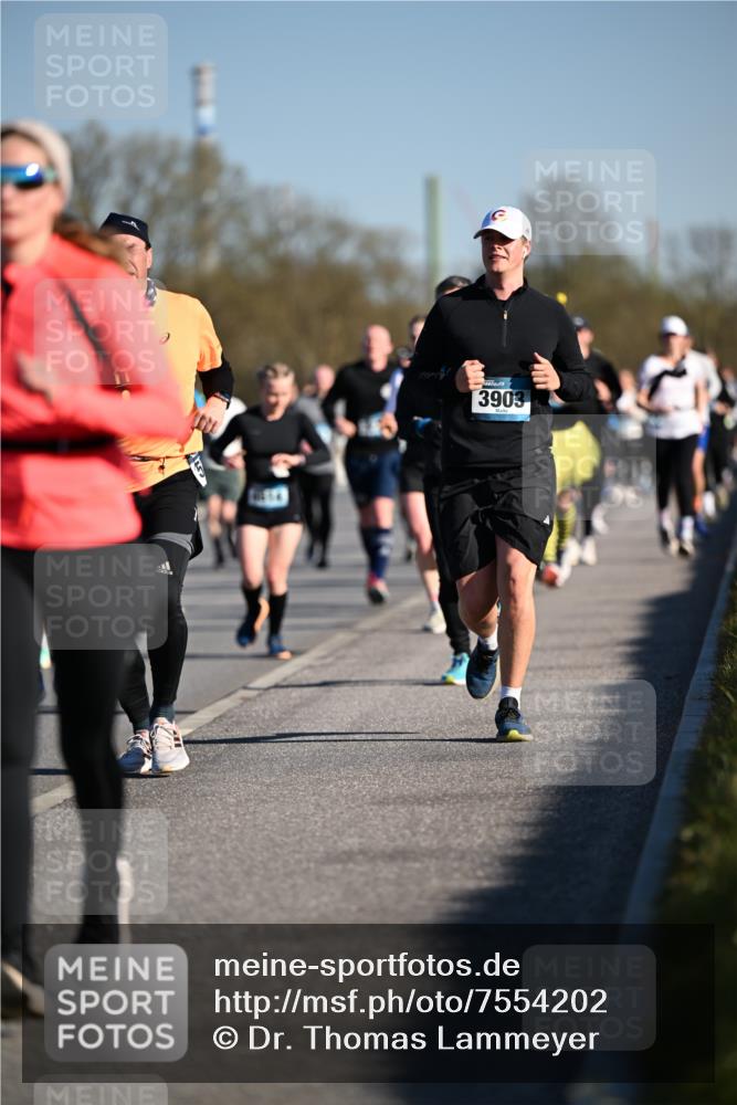 06.04.2025 - 44. Internationalen Wilhelmsburger Insellauf Dr. Thomas Lammeyer http://msf.ph/oto/7554202 06.04.2025 09:29:09 Laufen 3903 meine-sportfotos.de