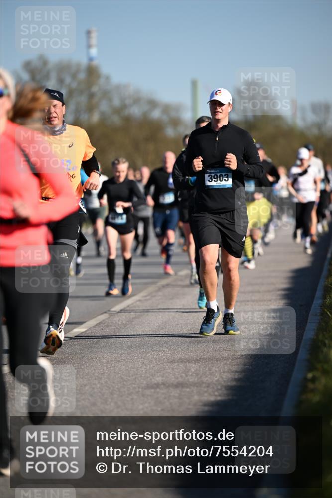 06.04.2025 - 44. Internationalen Wilhelmsburger Insellauf Dr. Thomas Lammeyer http://msf.ph/oto/7554204 06.04.2025 09:29:09 Laufen 3903 meine-sportfotos.de