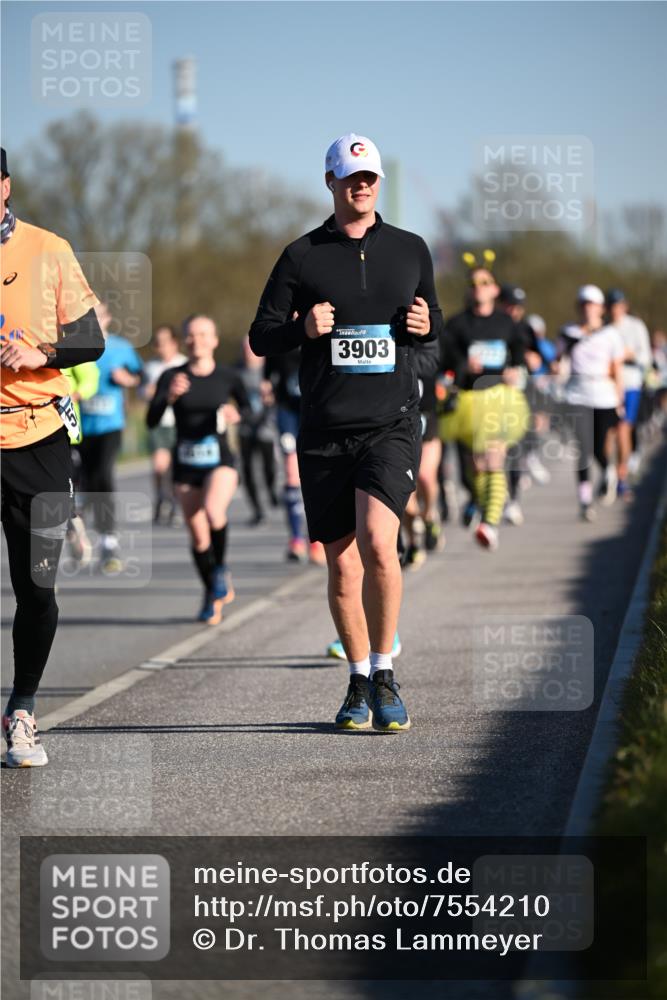 06.04.2025 - 44. Internationalen Wilhelmsburger Insellauf Dr. Thomas Lammeyer http://msf.ph/oto/7554210 06.04.2025 09:29:10 Laufen 3903 meine-sportfotos.de