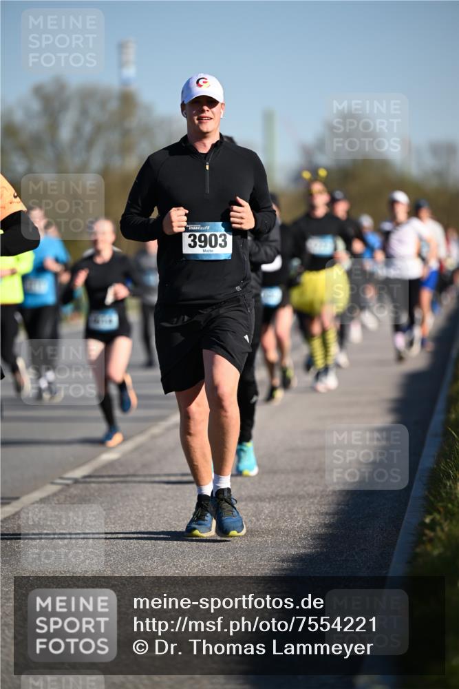 06.04.2025 - 44. Internationalen Wilhelmsburger Insellauf Dr. Thomas Lammeyer http://msf.ph/oto/7554221 06.04.2025 09:29:11 Laufen 3903 meine-sportfotos.de