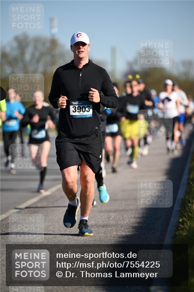 06.04.2025 - 44. Internationalen Wilhelmsburger Insellauf Dr. Thomas Lammeyer http://msf.ph/oto/7554225 06.04.2025 09:29:11 Laufen 3903 meine-sportfotos.de