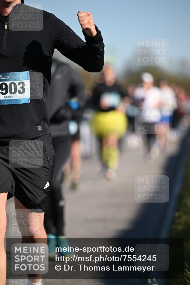06.04.2025 - 44. Internationalen Wilhelmsburger Insellauf Dr. Thomas Lammeyer http://msf.ph/oto/7554245 06.04.2025 09:29:13 Laufen 903, 0 meine-sportfotos.de