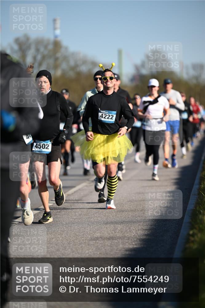 06.04.2025 - 44. Internationalen Wilhelmsburger Insellauf Dr. Thomas Lammeyer http://msf.ph/oto/7554249 06.04.2025 09:29:14 Laufen 4502, 4222 meine-sportfotos.de