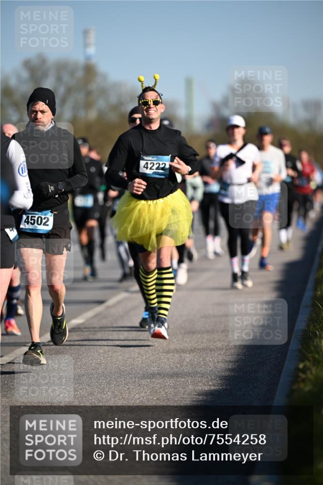 06.04.2025 - 44. Internationalen Wilhelmsburger Insellauf Dr. Thomas Lammeyer http://msf.ph/oto/7554258 06.04.2025 09:29:15 Laufen 4502, 4222 meine-sportfotos.de