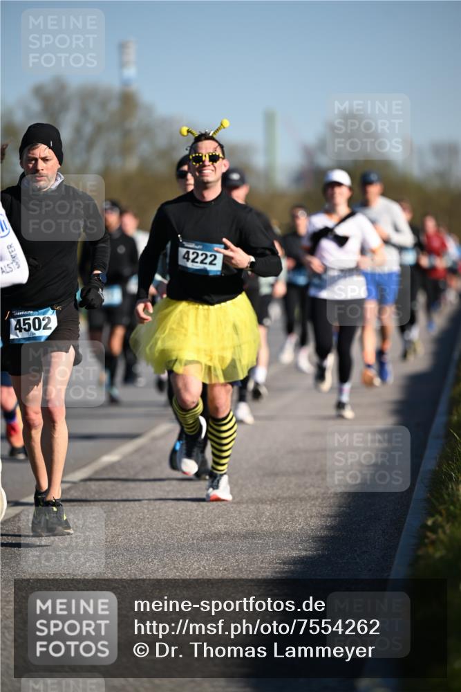 06.04.2025 - 44. Internationalen Wilhelmsburger Insellauf Dr. Thomas Lammeyer http://msf.ph/oto/7554262 06.04.2025 09:29:15 Laufen 4502, 4222 meine-sportfotos.de
