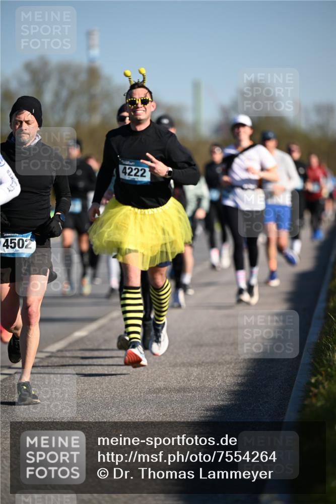 06.04.2025 - 44. Internationalen Wilhelmsburger Insellauf Dr. Thomas Lammeyer http://msf.ph/oto/7554264 06.04.2025 09:29:15 Laufen 4502, 4222 meine-sportfotos.de