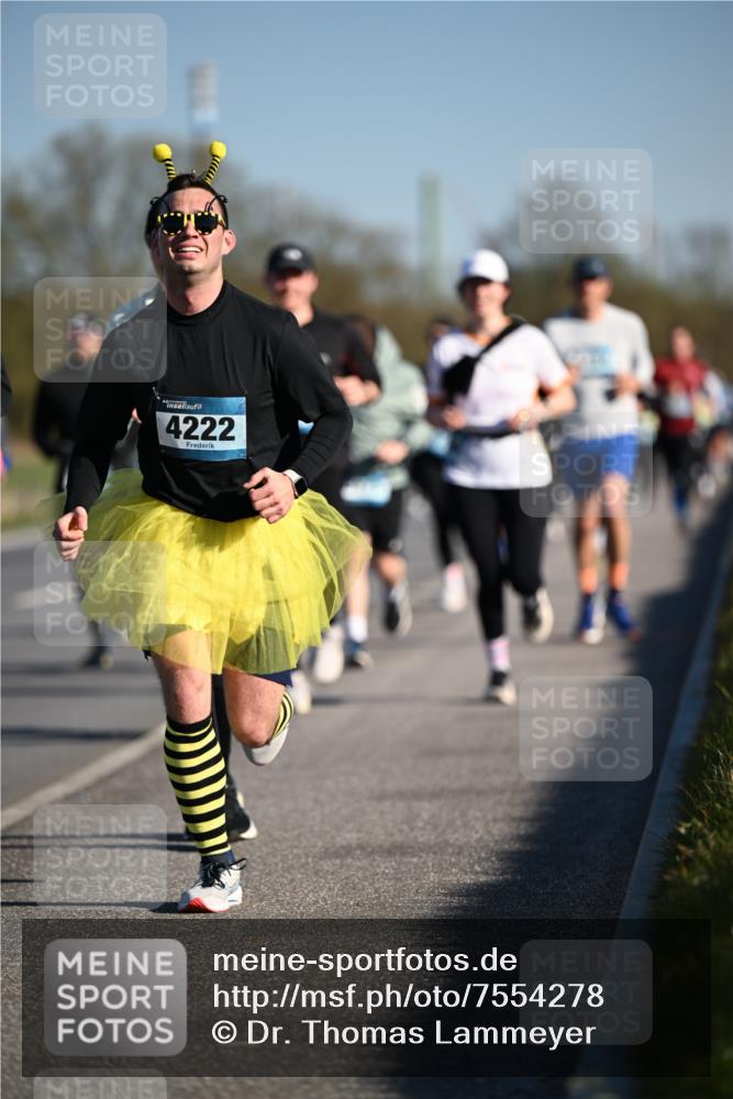 06.04.2025 - 44. Internationalen Wilhelmsburger Insellauf Dr. Thomas Lammeyer http://msf.ph/oto/7554278 06.04.2025 09:29:16 Laufen 4222 meine-sportfotos.de