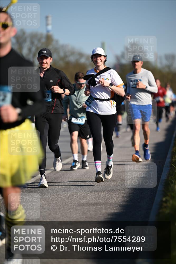 06.04.2025 - 44. Internationalen Wilhelmsburger Insellauf Dr. Thomas Lammeyer http://msf.ph/oto/7554289 06.04.2025 09:29:17 Laufen 7, 69, 3975 meine-sportfotos.de