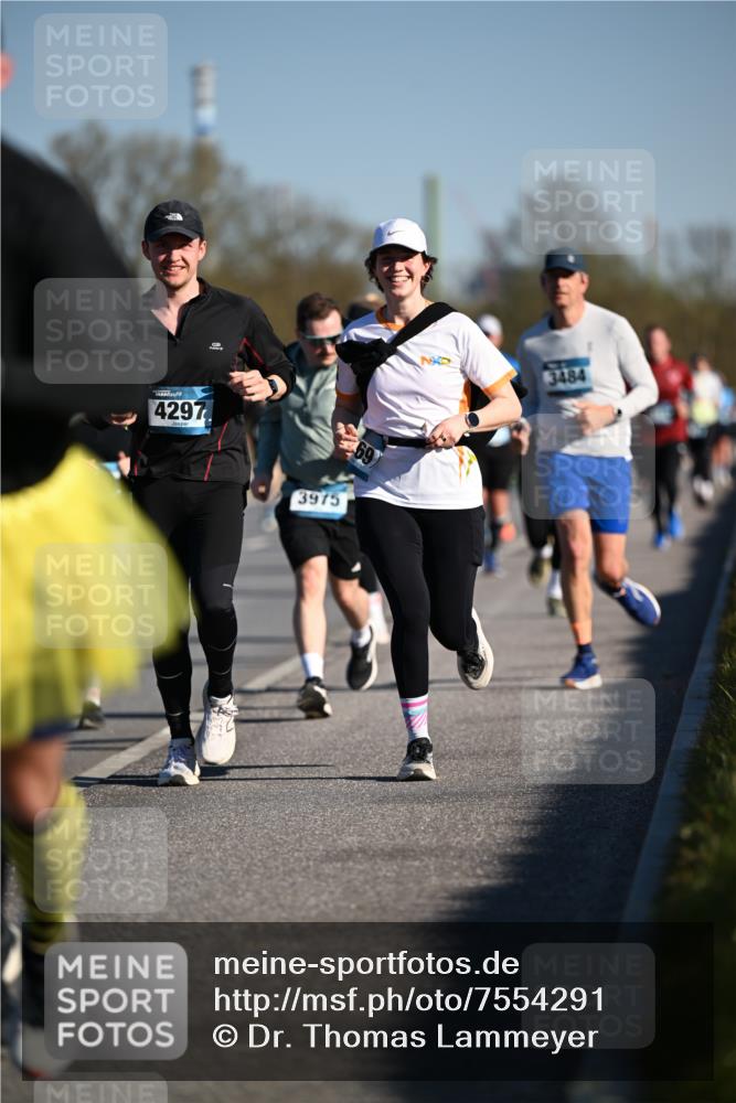 06.04.2025 - 44. Internationalen Wilhelmsburger Insellauf Dr. Thomas Lammeyer http://msf.ph/oto/7554291 06.04.2025 09:29:17 Laufen 4297, 3975, 3484 meine-sportfotos.de